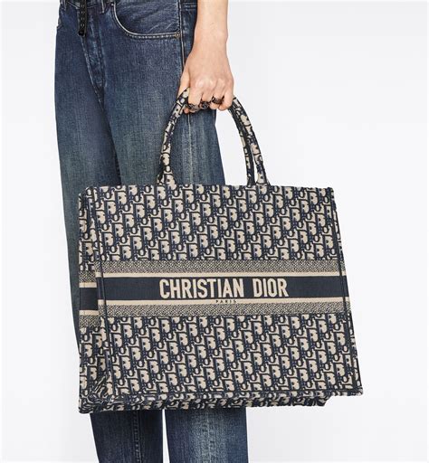 dior book tote pre-fall 2019